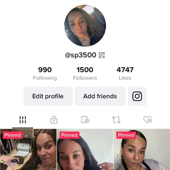 Sandra L !!POSH AMBASSADOR!! - Picture 10 of 10